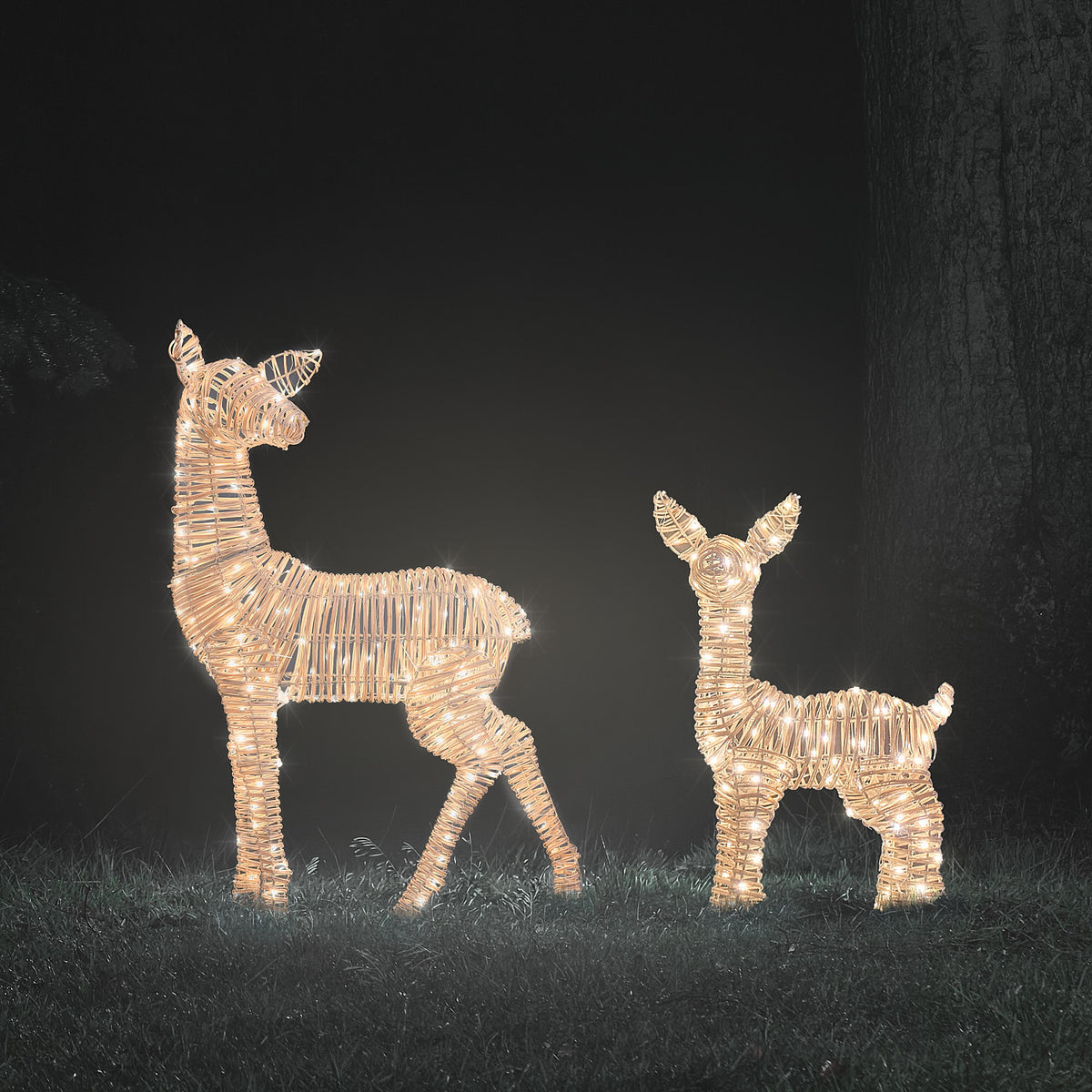 Nahaufnahme der Rattanoptik und Mikro-LEDs an einem LED-Rehkitz
