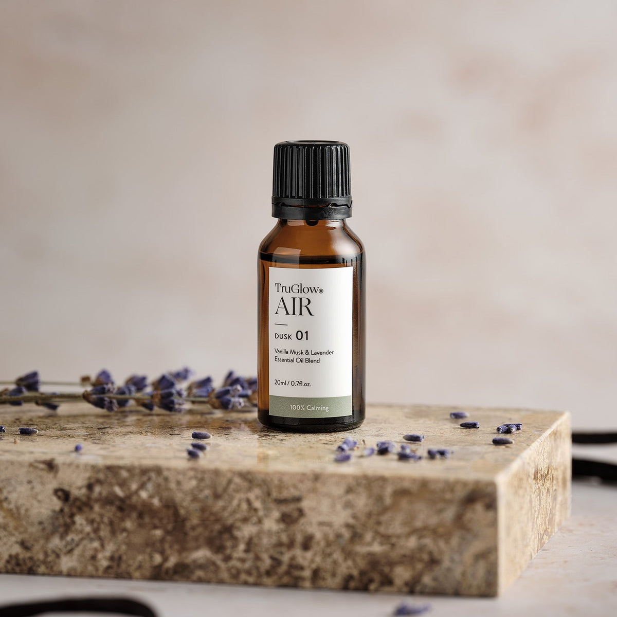Braune 20ml Flasche TruGlow AIR ätherisches Öl Vanille-Moschus & Lavendel mit schwarzem Deckel