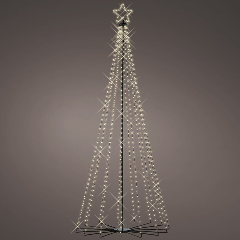 Nahaufnahme des leuchtenden Sterns und der warmweißen LED-Lichter am oberen Teil des Weihnachtsbaums