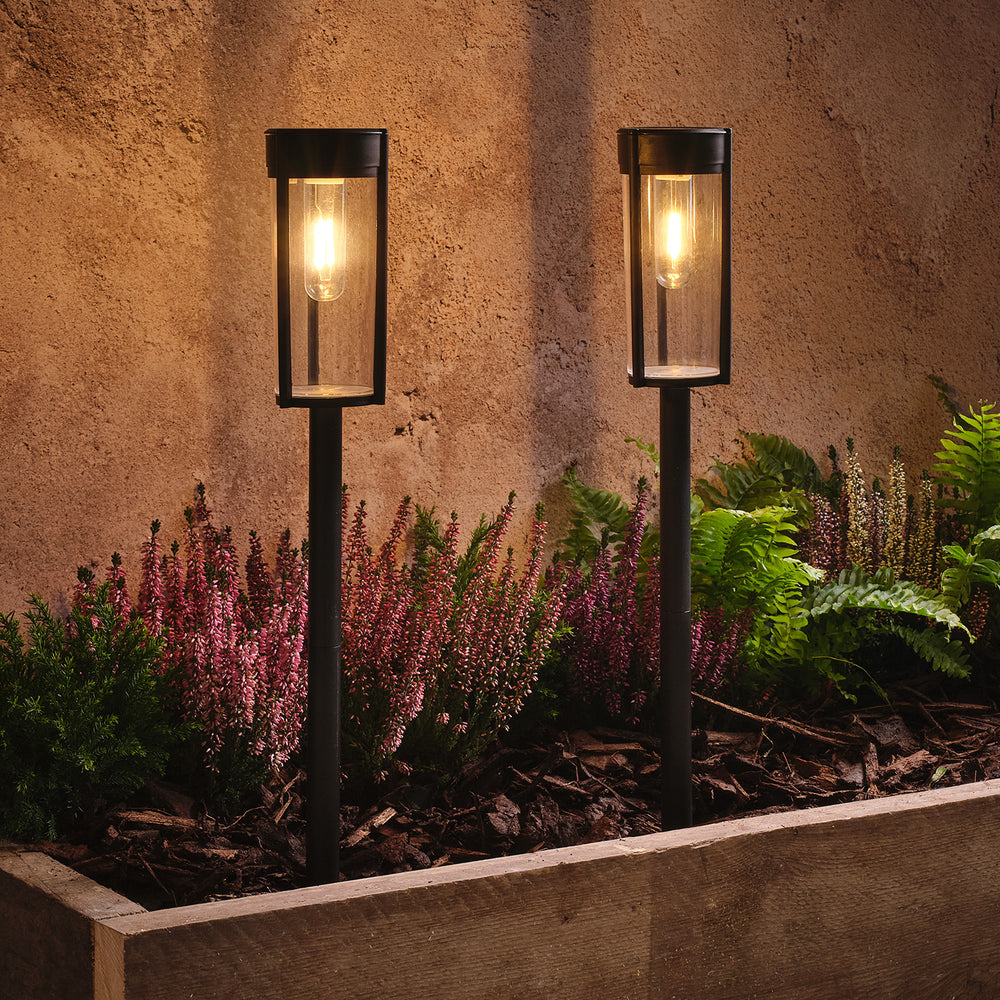 2er Set "Woburn" Solar-Erdspießleuchten mit warmweißen LEDs in Beet