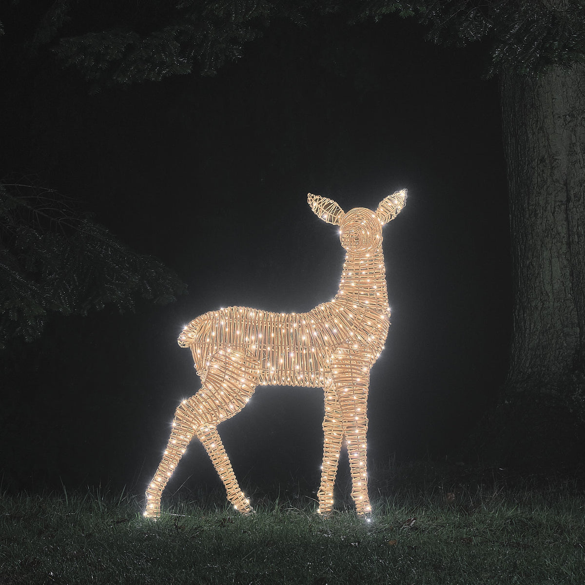 Leyburn XL Rattan LED-Rentier Mutter mit 400 Mikro-LEDs und Timer bicolor