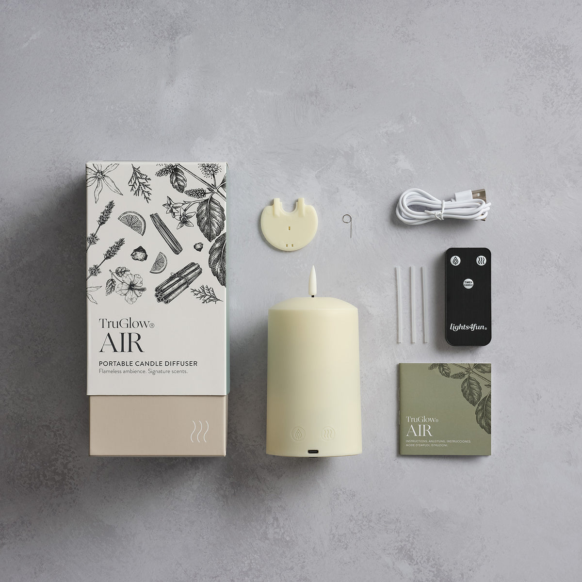 TruGlow AIR Kerze, Fernbedienung, USB-Kabel, Ersatzröhrchen und Anleitung ausgelegt