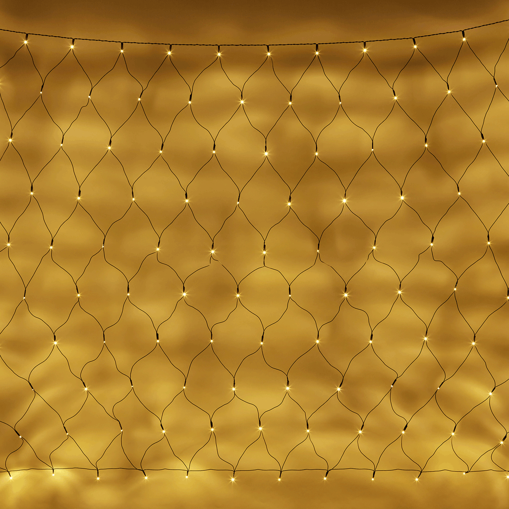 Warmweiße LED Lichterkette in Netzform mit grünem Kabel vor gelbem Hintergrund