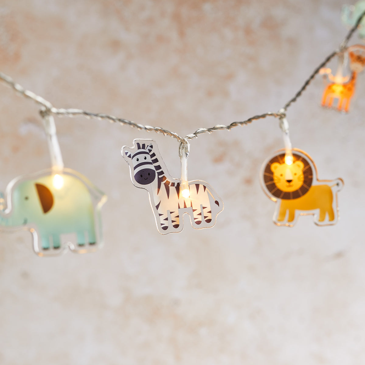 Leuchtende Safari Lichterkette mit Acrylfiguren von Elefant, Zebra und Löwe