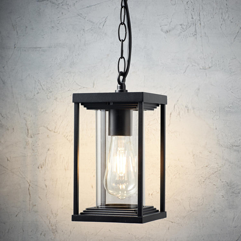 Schwarze laternenförmige Outdoor Hängelampe aus Glas und Aluminium mit sichtbarer E27 Glühbirne